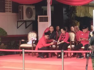 Megawati Pimpin HUT PDIP ke-52 di Sekolah Partai, Puan dan Prananda Hadir Megawati Pimpin HUT PDIP ke-52 di Sekolah Partai, Puan dan Prananda Hadir