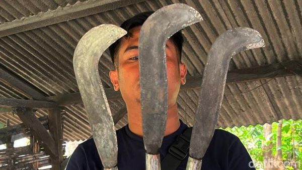 Produksi Bendo Ala Pande Besi yang Eksis 53 Tahun di Mojokerto