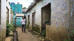 Menyusuri Permukiman Terbengkalai di Bantaran Sungai Ciliwung