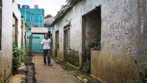 Menyusuri Permukiman Terbengkalai di Bantaran Sungai Ciliwung