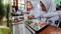 Pimpinan Komisi IX DPR Dukung MBG untuk Siswa SMA Dievaluasi