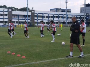 Nova Arianto Gembleng Zahaby Gholy Cs di Bandung Jelang Piala Asia U17 Nova Arianto Gembleng Zahaby Gholy Cs di Bandung Jelang Piala Asia U17