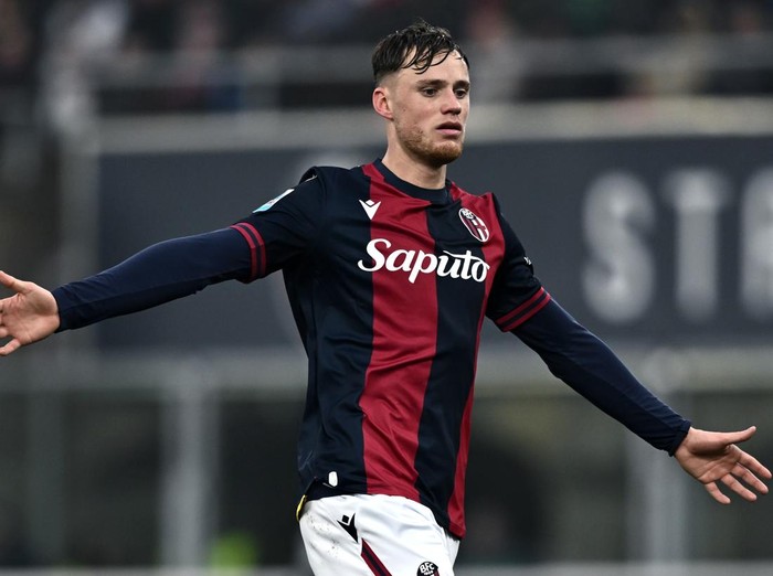 BOLOGNA, ITALY - DECEMBER 15: Sam Beukema of Bologna looks on during the Serie A match between Bologna and Fiorentina at Stadio Renato Dall'Ara on December 15, 2024 in Bologna, Italy. (Photo by Image Photo Agency/Getty Images)