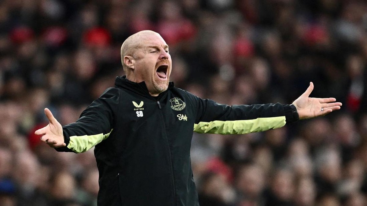 Sean Dyche dipecat dari Everton hanya selang dua jam sebelum tanding di Piala FA (REUTERS/Dylan Martinez)
