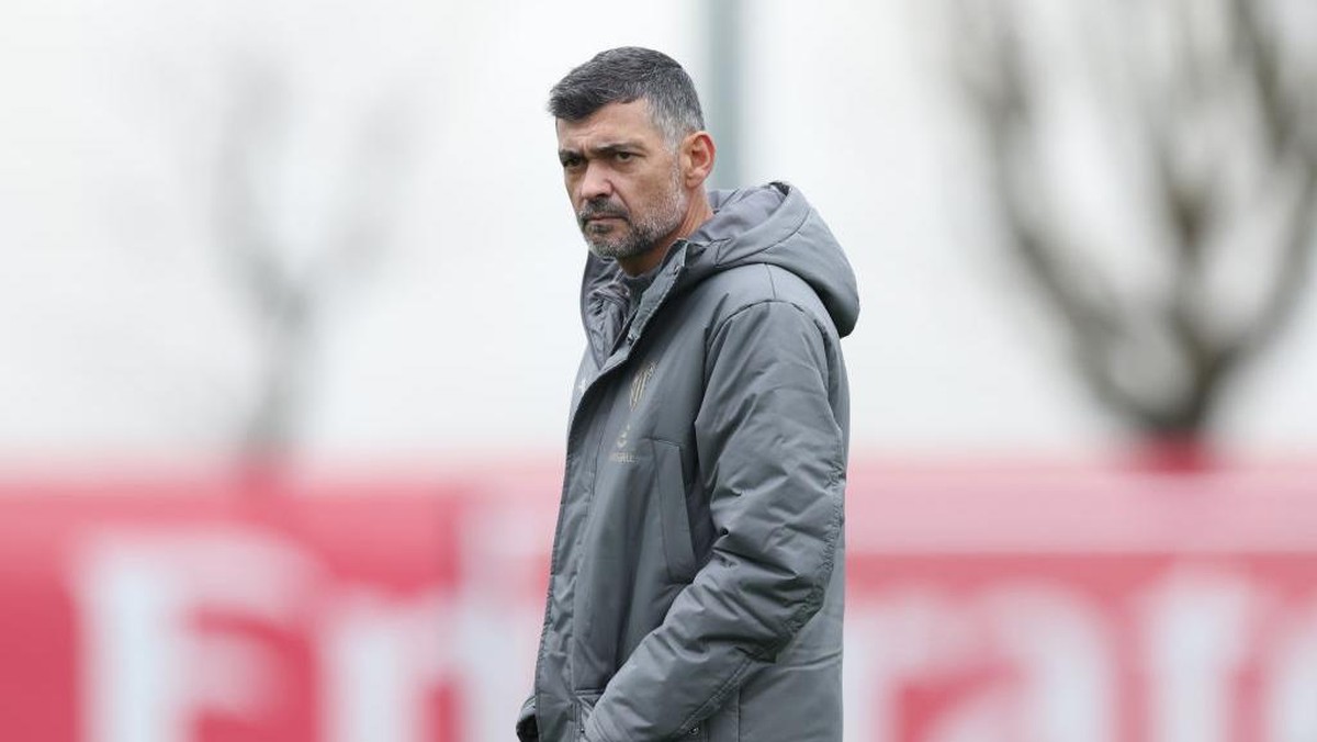 Sergio Conceicao bahagia AC Milan mencatatkan clean sheet melawan Girona. (Foto: AC Milan via Getty Images/Claudio Villa