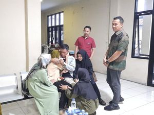 Tangis Bahagia Sambut Kepulangan Nayla Salsabila ke Tasikmalaya Tangis Bahagia Sambut Kepulangan Nayla Salsabila ke Tasikmalaya