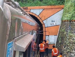 Viral Kereta Api Nyaris Tak Muat Masuk Terowongan, KAI Buka Suara