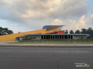 Lihat Jam Matahari di Puspa Iptek Sundial Bandung