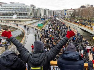 Aksi Mahasiswa Serbia Blokir Jalan Protes Pemerintah Korupsi