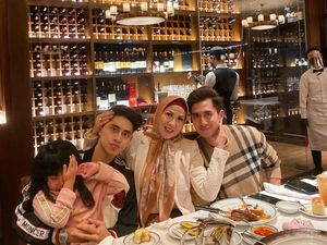 Ini Momen Athalla Naufal Makan Sushi hingga Steak di Restoran Ini Momen Athalla Naufal Makan Sushi hingga Steak di Restoran