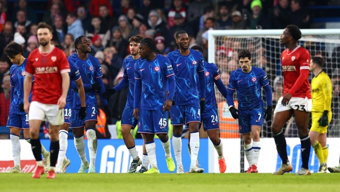 LONDON, ENGLAND - JANUARY 11: Tosin Adarabioyo of Chelsea celebrates scoring his teams first goal with team mates during the Emirates FA Cup Third Round match between Chelsea and Morecambe at Stamford Bridge on January 11, 2025 in London, England. (Photo by Clive Rose/Getty Images)