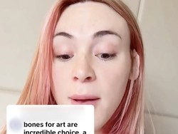 Transgender Operasi Angkat 6 Tulang Rusuk, Kini Dijadikan Aksesori Mahkota