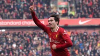 Federico Chiesa. Tuttomercato melaporkan bahwa Chiesa siap potong gaji di Liverpool demi bisa balik ke Italia untuk bergabung dengan Napoli. Chiesa butuh menit bermain demi tempat di skuad Italia untuk Piala Dunia 2026. Foto: Liverpool FC via Getty Images/Liverpool FC