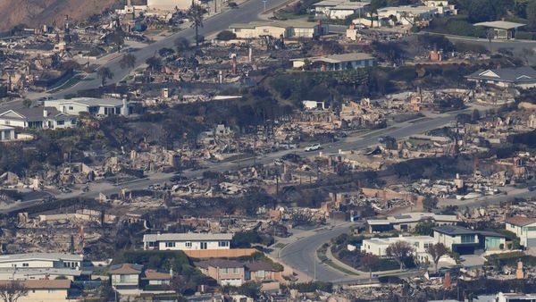 Foto Udara Kehancuran Los Angeles Akibat Kebakaran Hutan