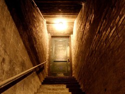 Susuri Tangga Kuno, Arkeolog Temukan Pemakaman Berusia 400 Tahun