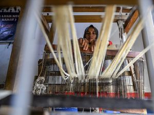 Intip Pembuatan Tenun Akar Wangi yang Tembus Pasar Ekspor