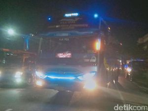 Ribut dengan Suporter PSS Sleman di Klaten, Kaca Bus Sugeng Rahayu Pecah Ribut dengan Suporter PSS Sleman di Klaten, Kaca Bus Sugeng Rahayu Pecah