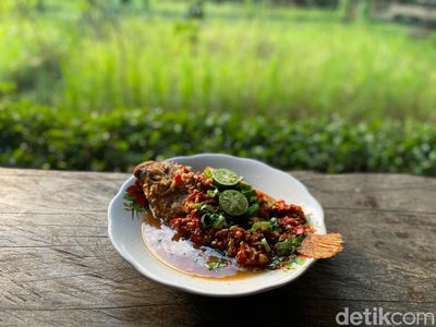 Di Joglo Asri Ini Bisa Makan Pecak Nila hingga Bubur Manis