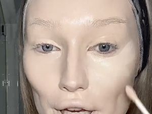 7 Foto Model Viral Pakai 10 Pump Foundation, Ini Hasil Before After Makeup 7 Foto Model Viral Pakai 10 Pump Foundation, Ini Hasil Before After Makeup