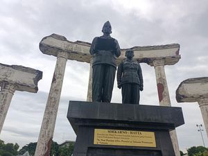 Sejarah Asal-usul Patung Proklamator Ikonik di Tugu Pahlawan Sejarah Asal-usul Patung Proklamator Ikonik di Tugu Pahlawan