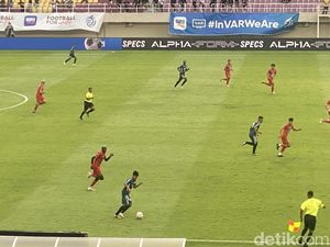 Gol Bajul Ijo Dianulir, PSS Ungguli Persebaya 3-0 di Babak Pertama Gol Bajul Ijo Dianulir, PSS Ungguli Persebaya 3-0 di Babak Pertama