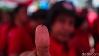 Aksi Kader PDIP Peringati HUT dan Dukung Hasto dengan Cap Darah