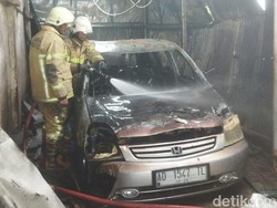 Diduga Korsleting, Mobil Stream Milik Warga Klaten Hangus di Garasi