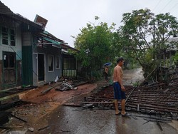 25 Rumah Rusak Diterjang Angin Kencang di Banjar Kalsel