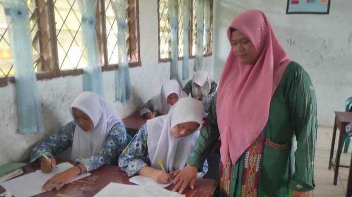 Kabar Gembira, Insentif Guru Honorer Bakal Naik Tahun 2026!