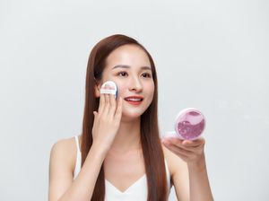 Apakah Cushion dan Foundation Bisa Dipakai Bersamaan? Apakah Cushion dan Foundation Bisa Dipakai Bersamaan?