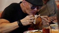 Deddy Corbuzier Buka Restoran Padang Kekinian, Diresmikan Meriah