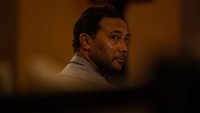 Asisten pelatih Timnas Indonesia, Denny Landzaat, mendapat tawaran dari klub raksasa Belanda, Ajax Amsterdam. Namun, Landzaat menolak tawaran tersebut karena masih memprioritaskan komitmennya bersama Timnas Indonesia. (Rifkianto Nugroho/detikcom)
