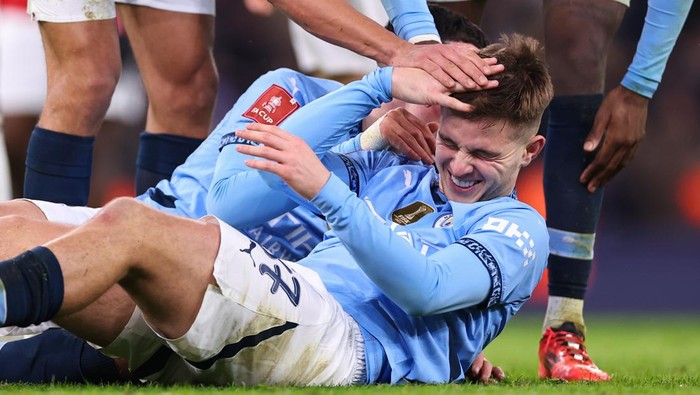 MANCHESTER, ENGLAND - JANUARY 11: James McAtee of Manchester City scores a goal to make it 8-0 and his hat trick during the Emirates FA Cup Third Round match between Manchester City and Salford City at Etihad Stadium on January 11, 2025 in Manchester, England. (Photo by Robbie Jay Barratt - AMA/Getty Images)