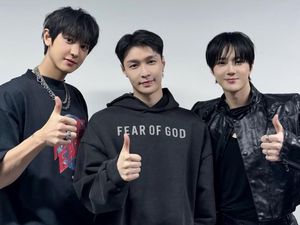 Kehadiran Lay EXO Jadi Kejutan di SMTOWN 2025, Reuni Bareng Chanyeol & Suho Kehadiran Lay EXO Jadi Kejutan di SMTOWN 2025, Reuni Bareng Chanyeol & Suho