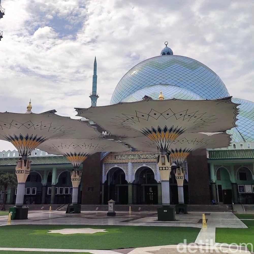 Masjid Raya Al-Azhom Tangerang: Perpaduan Arsitektur Klasik dan Modern yang Memukau