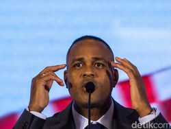 Patrick Kluivert Memang Belum Pernah Awet Latih Tim