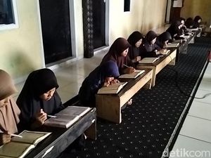 Kisah Kebaikan Polisi Selamatkan Ponpes Tak Bermodal di Garut Kisah Kebaikan Polisi Selamatkan Ponpes Tak Bermodal di Garut