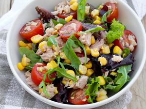 Resep Salad Tuna Jagung Manis yang Kaya Nutrisi Untuk Menu Diet Resep Salad Tuna Jagung Manis yang Kaya Nutrisi Untuk Menu Diet