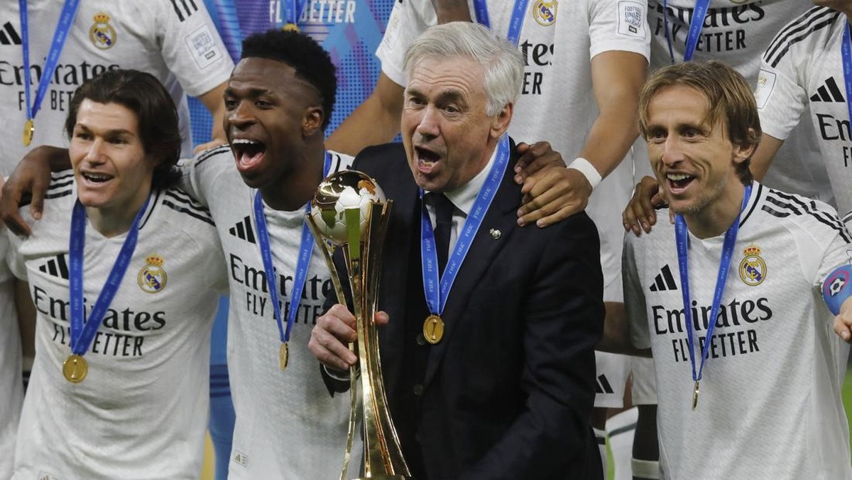 Real Madrid memenangi Piala Interkontinental 2024, trofi kedua mereka di 2024/2025. (Foto: REUTERS/Ibraheem Abu Mustafa)