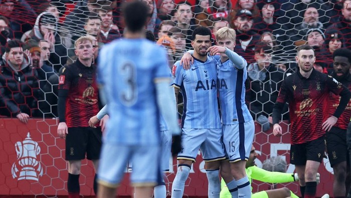 Soccer Football - FA Cup - Third Round - Tamworth v Tottenham Hotspur - The Lamb Ground, Tamworth, Britain - January 12, 2025 Tottenham Hotspurs Dominic Solanke and Tottenham Hotspurs Lucas Bergvall celebrate their first goal an own goal scored by Tamworths Nathan Tshikuna REUTERS/Phil Noble