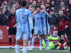 Hasil Piala FA: Tottenham Susah Payah Singkirkan Tim Divisi 5