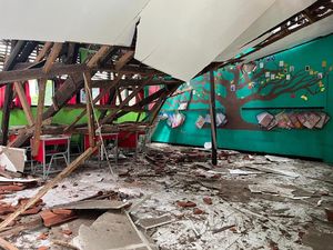 Antisipasi Atap Ambruk, 5 Ruang Kelas SDN Mekarjaya Depok Belajar Daring