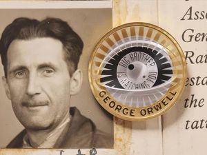 Video: Membedah Desain Koin Baru untuk George Orwell Video: Membedah Desain Koin Baru untuk George Orwell