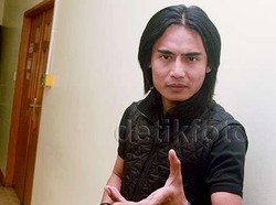 Ogah Pusing, Charly Van Houten Sumbangkan 40 Persen Royalti ke Sanggar Seni