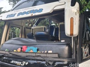 Cerita Sopir Saat 2 Kubu Suporter Bentrok di Jagorawi hingga Bus Hancur