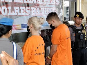 WN Rusia Pengelola Situs Prostitusi di Bali Jual PSK US$ 350 Sekali Ngeseks WN Rusia Pengelola Situs Prostitusi di Bali Jual PSK US$ 350 Sekali Ngeseks