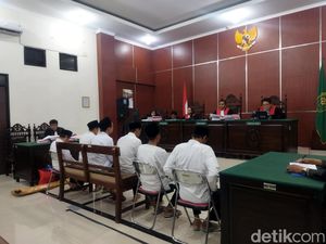 Sidang Tuntutan Pemburu Badak Jawa Ditunda, Ini Sebabnya Sidang Tuntutan Pemburu Badak Jawa Ditunda, Ini Sebabnya