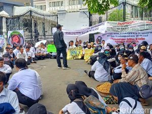 Ratusan Guru Honorer Ungkap Kekecewaan di Depan DPRD Jabar Ratusan Guru Honorer Ungkap Kekecewaan di Depan DPRD Jabar
