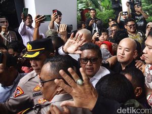 Video: Momen Hasto Keluar Gedung KPK Usai 3,5 Jam Diperiksa