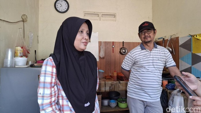 Indah pedagang kantin sekolah di SDN Lengkong Gudang, Tangerang Selatan Omzet kantin sekolah turun MBG